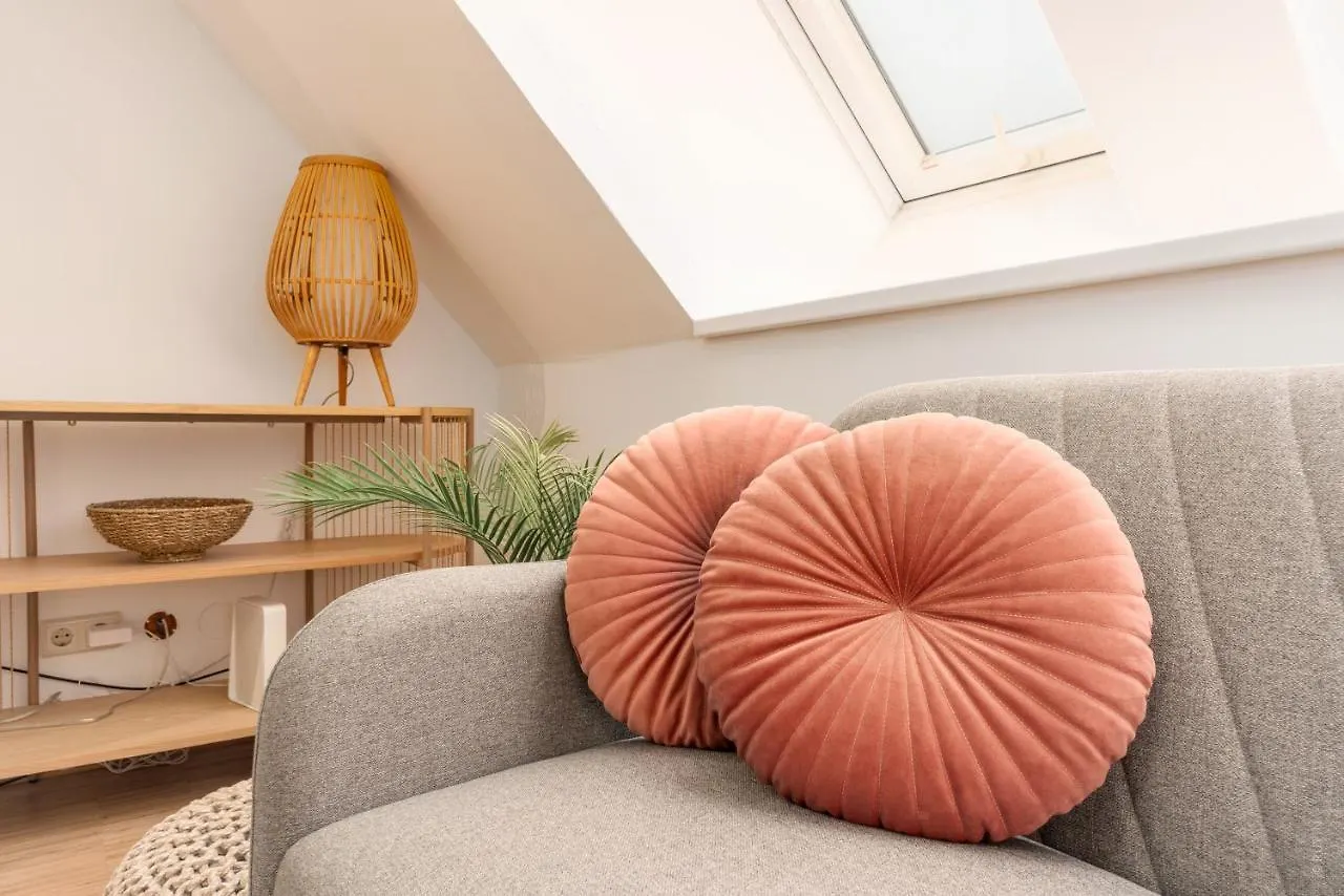 Penthouse, 3 Separate Bedrooms, 2 Min To U6 Nussdorfer Strasse Wiedeń