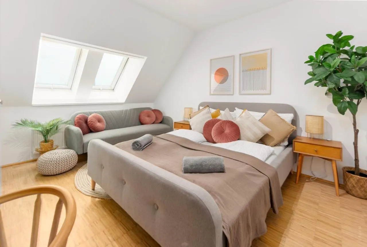 Penthouse, 3 Separate Bedrooms, 2 Min To U6 Nussdorfer Strasse Vienna