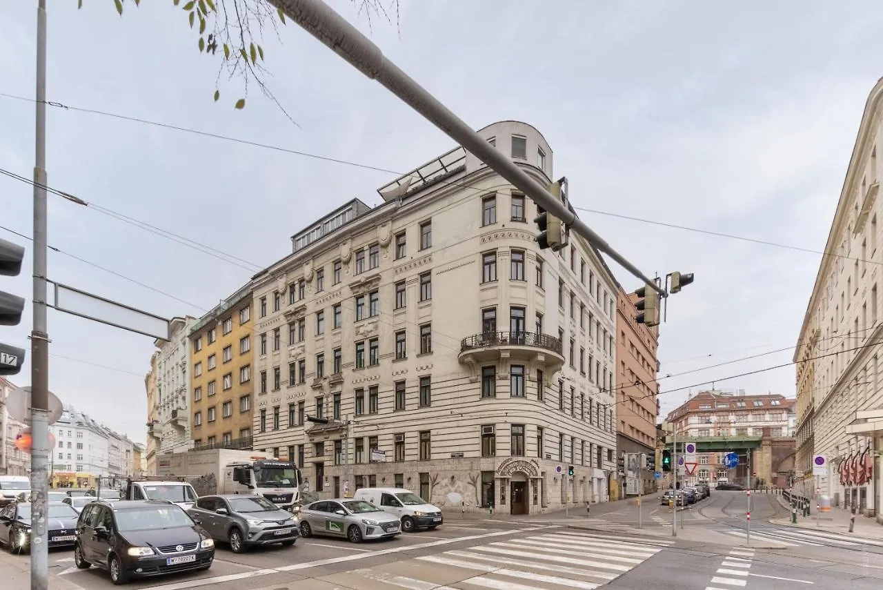 Penthouse, 3 Separate Bedrooms, 2 Min To U6 Nussdorfer Strasse Vienna
