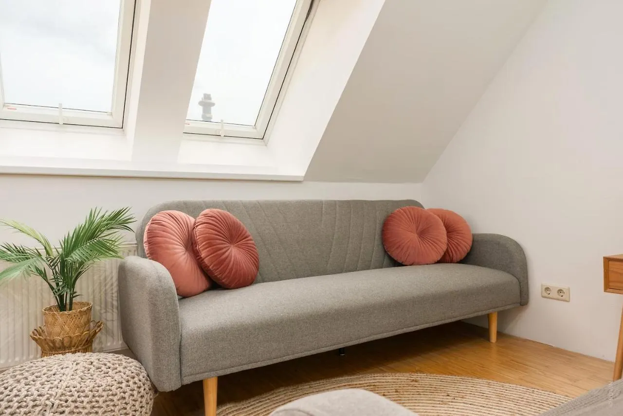 Apartment Penthouse, 3 Separate Bedrooms, 2 Min To U6 Nussdorfer Strasse Vienna