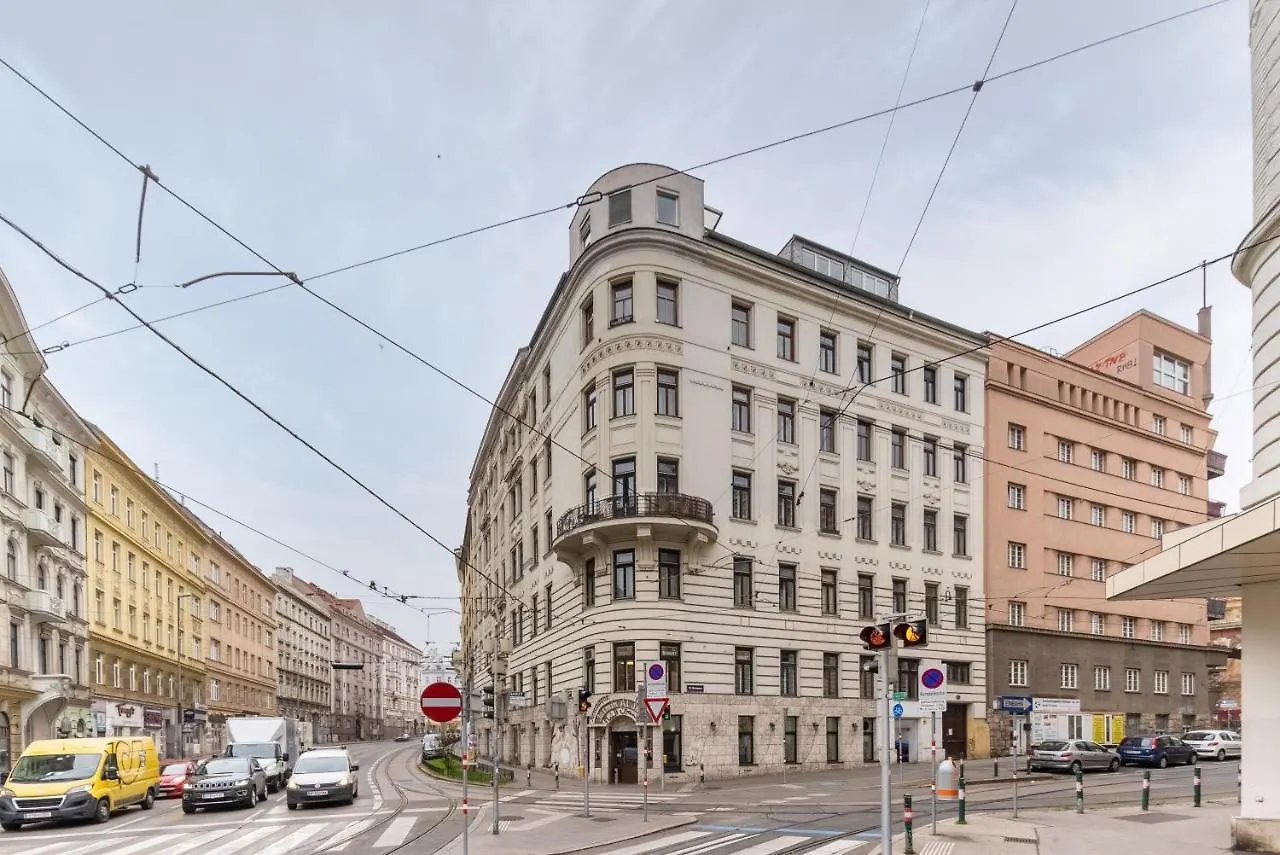 Penthouse, 3 Separate Bedrooms, 2 Min To U6 Nussdorfer Strasse Vienna Apartment