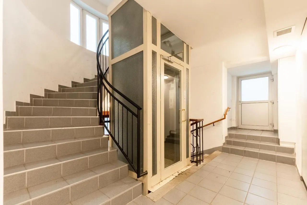 Penthouse, 3 Separate Bedrooms, 2 Min To U6 Nussdorfer Strasse Vienna Austria